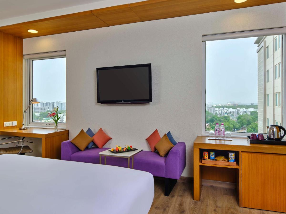Vivanta Ahmedabad SG Highway Exterior foto