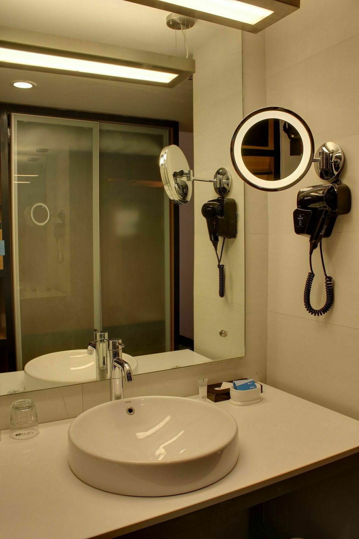 Vivanta Ahmedabad SG Highway Exterior foto